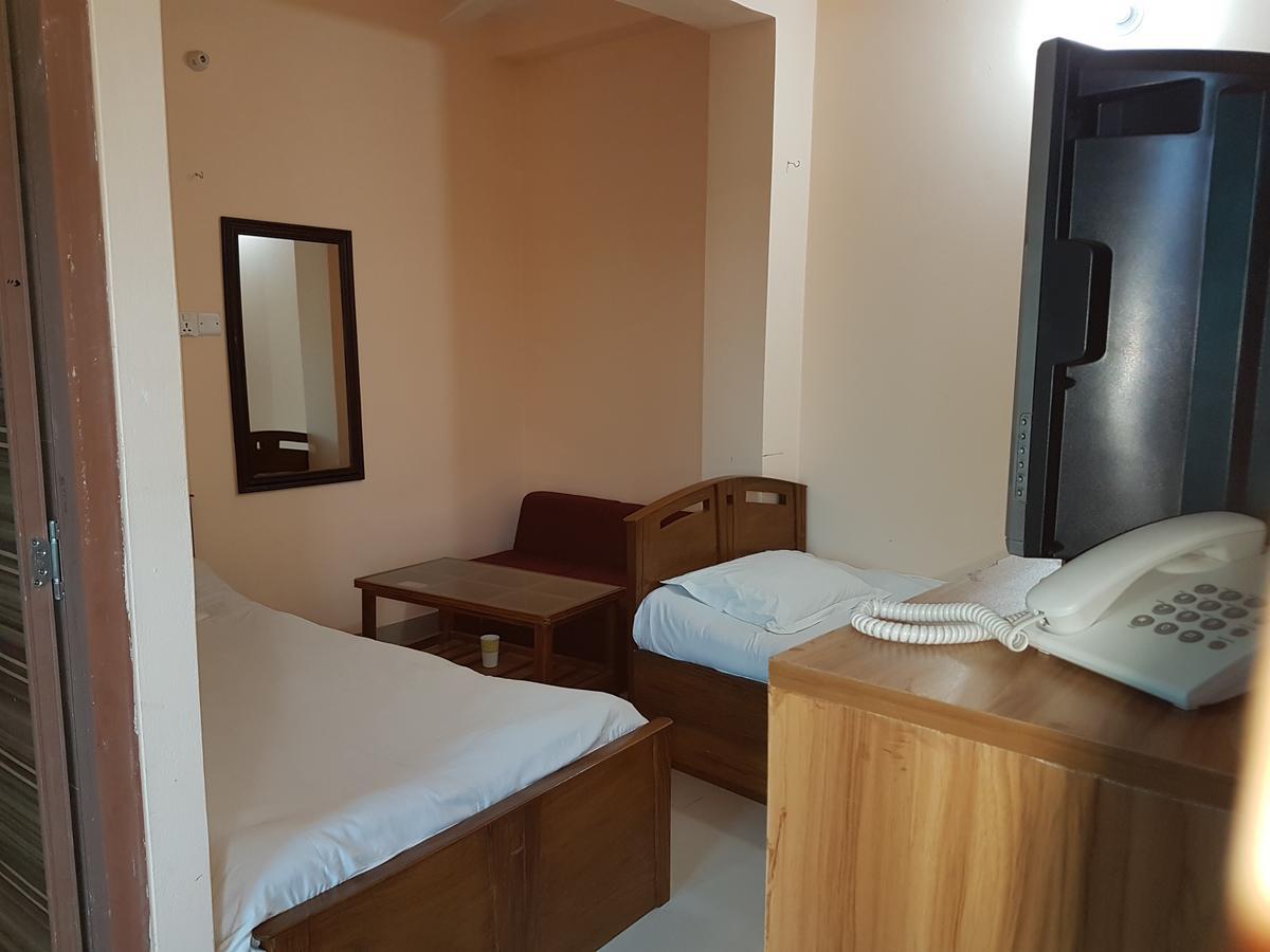 Hotel Diamond Park Dakhin Kattali Luaran gambar